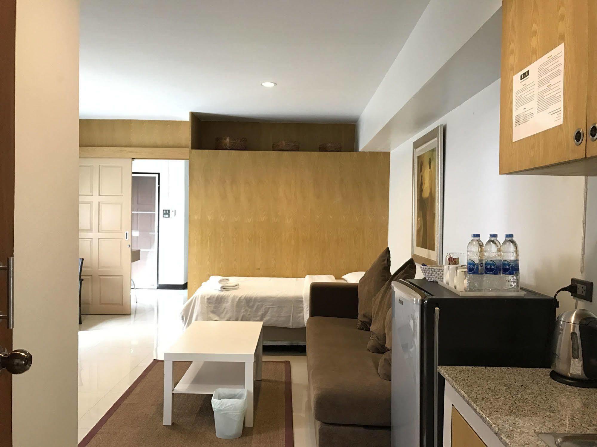 Ratchadamnoen Residence Бангкок Экстерьер фото